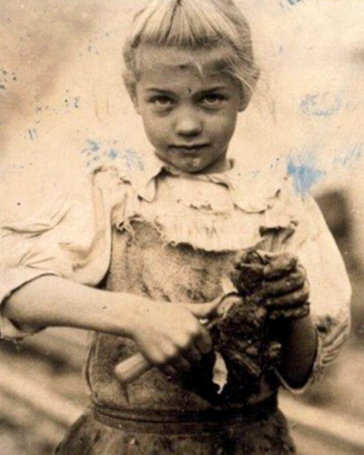 Oyster shucker, 1913